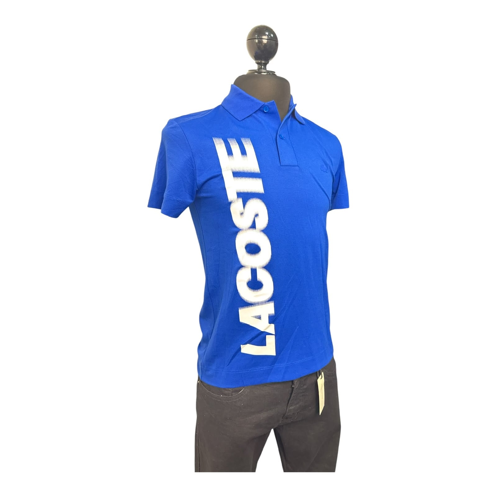 Polo Lacoste Azul con Logo Vertical Blanco